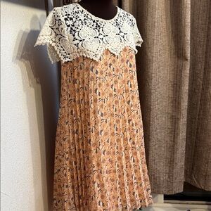 Target, elegant sleeveless floral lace pleated peach pink mini dress. Size M.